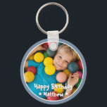 Chaveiro Feliz Aniversário Foto Simples em Estrela<br><div class="desc">Este design simples e moderno é composto por tipografia de serifa e adiciona uma foto personalizada.</div>