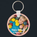 Chaveiro Feliz Aniversário Foto Simples em Estrela<br><div class="desc">Este design simples e moderno é composto por tipografia de serifa e adiciona uma foto personalizada.</div>