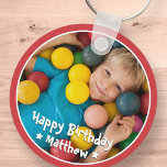 Chaveiro Feliz Aniversário Foto Simples em Estrela<br><div class="desc">Este design simples e moderno é composto por tipografia de serifa e adiciona uma foto personalizada.</div>