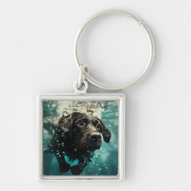 Chaveiro Filhote de Labrador Nadando Debaixo d'Água Design (Frente)