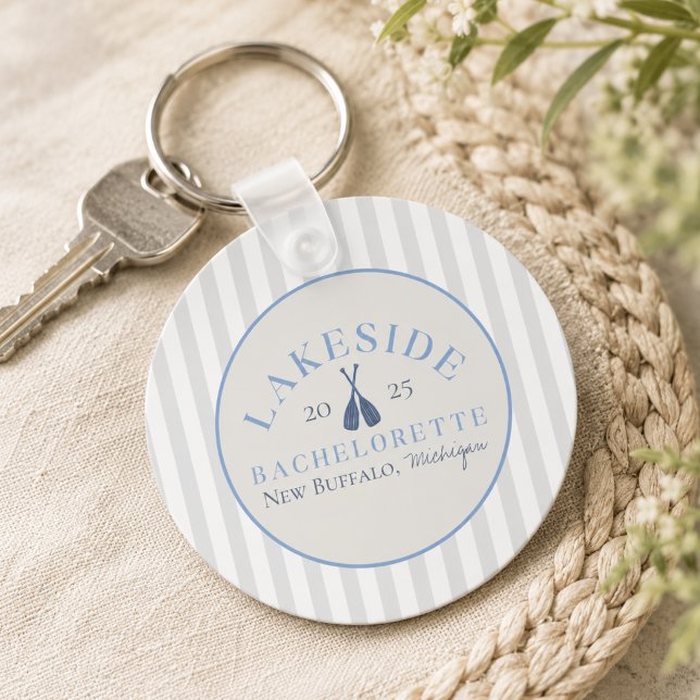 Chaveiro Fim de Semana de Despedida de Solteira no Lago Clá (Classic Lake Bachelorette Girls Weekend Keychain)