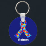 Chaveiro Fita de Sensibilização do Autismo Personalizado<br><div class="desc">Chaveiro de reconhecimento do Autismo personalizado para amigos autistas ou família. Uma legal mãe do autismo ou presente de pai que pode ser personalizado com qualquer texto abaixo da fita quebra-cabeça de azul,  amarelo e vermelho. Um orgulho nebuloso da Síndrome de Asperger.</div>