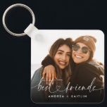 Chaveiro Foto BFF de Bestamigos de Script de Coração Elegan<br><div class="desc">Ofereça aos seus melhores amigos algo memorável, único e bonito como este chaveiro de manutenção de fotos com uma moderna e elegante letra de "melhores amigos" com um coração bonito no centro. Um presente personalizado de na moda e chic para BFFs. (Foto de Omar Lopez no Unsplash. Por favor, substitua-o...</div>
