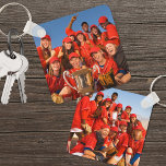 Chaveiro Foto da Equipe de Esportes Duplos Personalizada<br><div class="desc">Crie uma atenção especial com este chaveiro personalizado de dois lados, perfeito para equipes esportivas, esquadrões de líderes de torcida, ligas intramurais e muito mais! Com espaço para duas fotos diferentes, você pode mostrar uma foto do grupo de um lado e uma foto de ação, logotipo ou mascote do outro....</div>