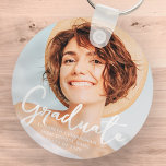 Chaveiro Foto de Formando de Script Moderno Simples do form<br><div class="desc">Esta design simples e moderna é composta de sans serif e tipografia cursiva lúdica e adiciona uma foto personalizada.</div>