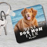 Chaveiro Foto de Melhor Cachorro de Pet Personalizado<br><div class="desc">Pet Best Dog Mãe 2 Foto-chaveiro Keepsasasaame Gift Para Dia de as mães. Crie um guardião personalizado para a mãe do cão na sua vida com este chaveiro personalizado de "Melhor Cachorro que Nunca"! Perfeito para qualquer mãe de cachorro, pai ou amante de animais de estimação, este chaveiro permite que...</div>