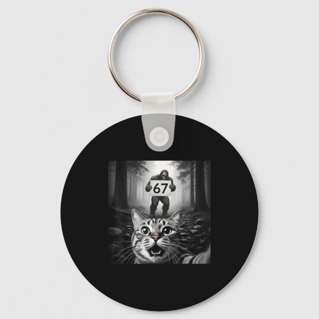 Chaveiro Foto Engraçada de Gato com Bigfoot 67 Meme Me (Frente)