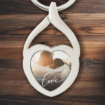 Chaveiro Foto Personalizada do Love Script Heart Newlywing<br><div class="desc">Este chaveiro apresenta a palavra amor em um roteiro elegante e na moda sobre uma foto personalizada. Esta design apresenta uma foto solteiro de uma noiva e noiva — o presente perfeito para recém-casados.</div>
