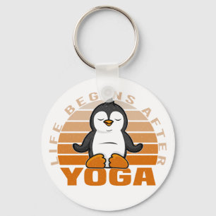 Chaveiro Funny cute penguin doing yoga. funny yoga poses