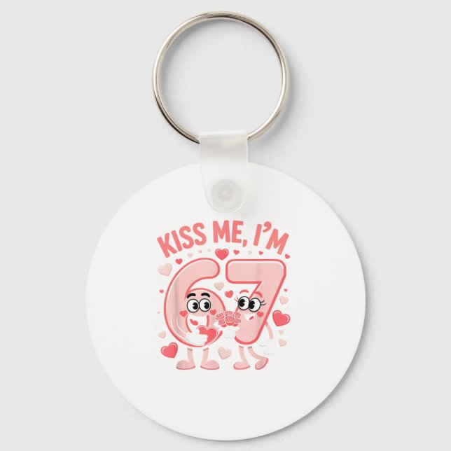 Chaveiro Funny Kiss Me I'm 67 Cute Valentine's Day Couples  (Frente)