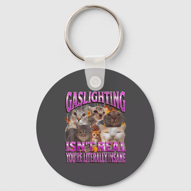 Chaveiro Gaslighting Isn't Real Funny Cat Meme Bootleg Grap (Frente)