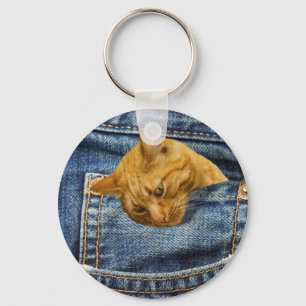 Chaveiro Gato bonito nos jeans faz uma ilusão engraçada