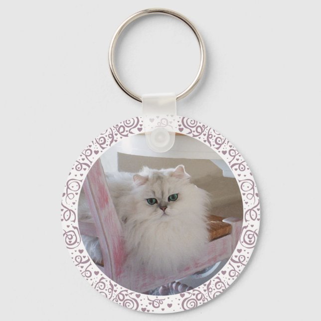 Chaveiro Gato Persa Branco numa Cadeira Rosa (Frente)