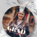 Chaveiro Gratos Formando Foto Personalizada de Script Simpl<br><div class="desc">Este design simples e moderno é composto por tipografia de serifa e adiciona uma foto personalizada.</div>