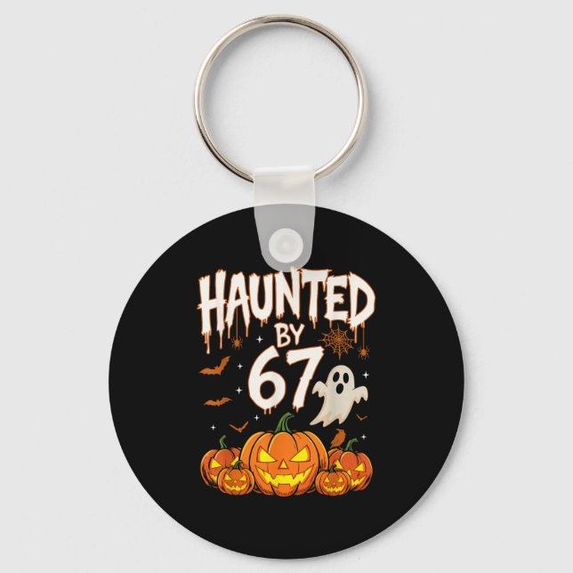 Chaveiro Haunted By 67 Funny Pumpkin And Ghost Halloween Co (Frente)