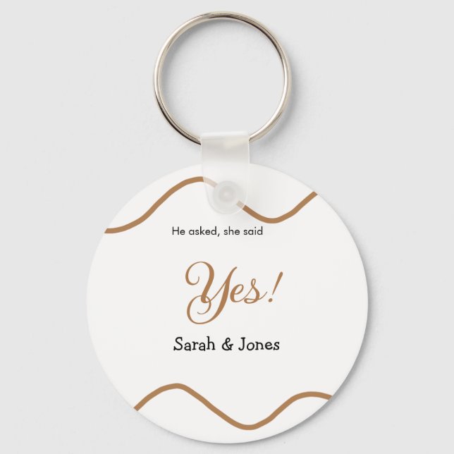 Chaveiro He asked she said yes engagement simple minimal  (Frente)