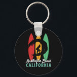 Chaveiro Huntington Beach California Vintage Surfing<br><div class="desc">Vintage retro surfboard design para surfistas que adoram surfar e andar pelas ondas do oceano. Férias legal de Verão, mercadorias de férias de primavera para aqueles que desfrutam de sol quente, clima tropical, banho de sol debaixo da palmeira. Design para vestir encolhido e angustiado enquanto aproveita a festa na praia...</div>