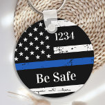 Chaveiro Ke Policial de Número Personalizado de Crachá de L<br><div class="desc">Chaveiro de linha azul fina personalizada para policiais e polícias. Personalize com o número do crachá do oficial. Esta chaveiro de polícia personalizada é perfeita para presentes de graduação na academia de polícia para oficiais recém-formados, ou presentes no departamento de polícia. COPYRIGHT © 2020 Judy Burrows, Black Dog Art -...</div>