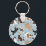 Chaveiro Labradoodle / Ossos e patas de Goldendoodle<br><div class="desc">Cães de Labradoodle/Goldendoodle bonitos sentam-se e ficam de pé e rollover com creme,  damasco,  chocolate,  casacos pretos e participas com ossos de cão espalhados e padrões de pegadas.</div>