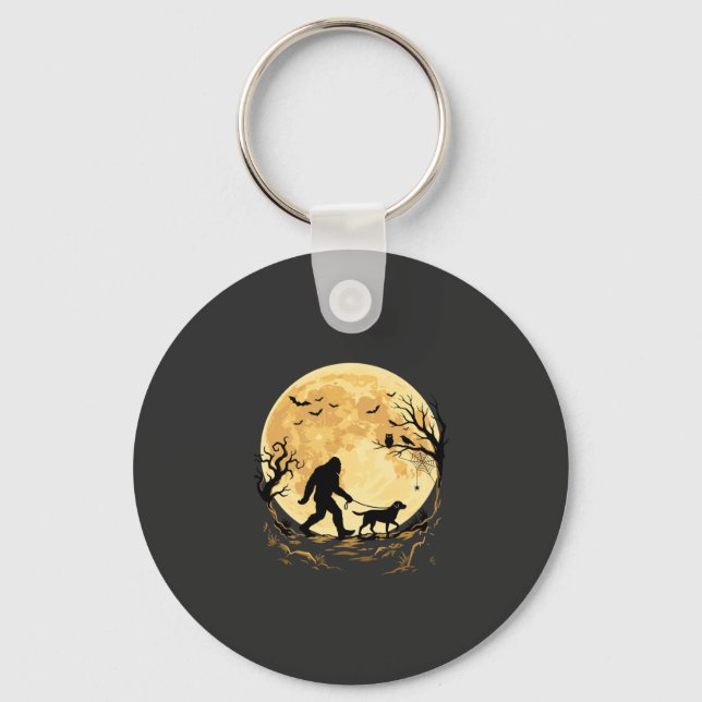 Chaveiro Labrador Bigfoot de Halloween andando sob a Lua Ch (Frente)