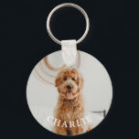 Chaveiro Manutenção Personalizada de Fotografias de Pet de<br><div class="desc">Este chaveiro personalizado apresenta uma fotografia do seu querido e querido animal de estimação favorito e o seu nome. Tão fofo por manter seu bebê de pele com você o tempo todo. Personalize facilmente adicionando a foto e o nome do seu animal de estimação.</div>