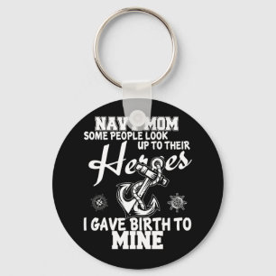 Chaveiro Marinho Mãe Algumas Pessoas Olham Para O Seu Mari