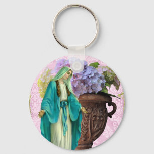 Chaveiro Mary com Flores em Fundo Rosa
