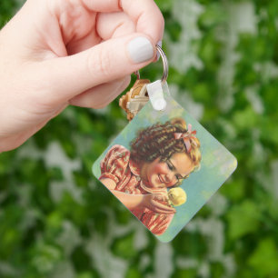 Chaveiro Menina Antiga com Pintinho, Criança Feliz Sorri