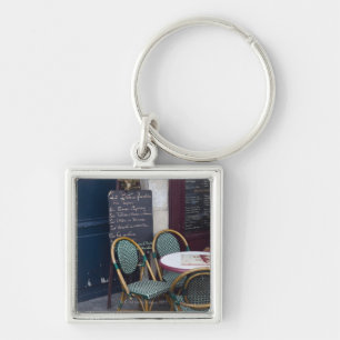 Chaveiro Mesa do café com as cadeiras de bastão em Paris,