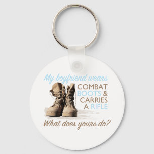 Chaveiro Meu Namorado Veste Botas de Combate