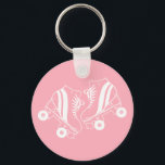 Chaveiro Mínimo de Skates Roller Derby Skating Pink<br><div class="desc">Desenho de Skates brancos minimalistas. Duas ilustrações de skate de rolo quads em branco. Patinação estética simples,  skates de rolo,  ilustração moderna. Design de ilustração de skates de roletes brancos e cor-de-rosa,  presente para uma patinadora de roletas. Skates,  quads skates,  estética rosa.</div>