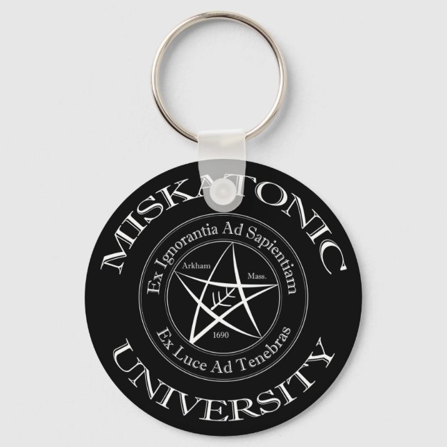 Chaveiro Miskatonic University Keychain (Frente)