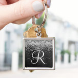 Chaveiro Monograma do Sparkle Preto com Glitter de Prata Pe<br><div class="desc">Personalize facilmente esta moda elegante design de chaveiro com brilho prateado bonito num fundo metálico escovado preto.</div>