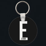 Chaveiro Monograma e Nome Personalizados em Negrito Moderno<br><div class="desc">Design de Monograma Moderno com letra de monograma personalizada "E" e nome em estilo de fonte sans serif negrito moderno.

Presente perfeito para ele,  presente do dia dos pais,  presente do padrinho e mais.</div>