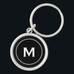 Chaveiro Monograma preto clássico<br><div class="desc">Chaveiro preto clássico personalizado monograma monograma preto branco preto inicial. Perfeito como presente de feriado, favores de reunião familiar, obrigado seu presente para padrinhos de casamento e presente para qualquer ocasião especial.</div>