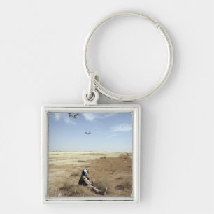 Chaveiro MV-22B Ospreys sobrevoam o Hospital de Marinhos do