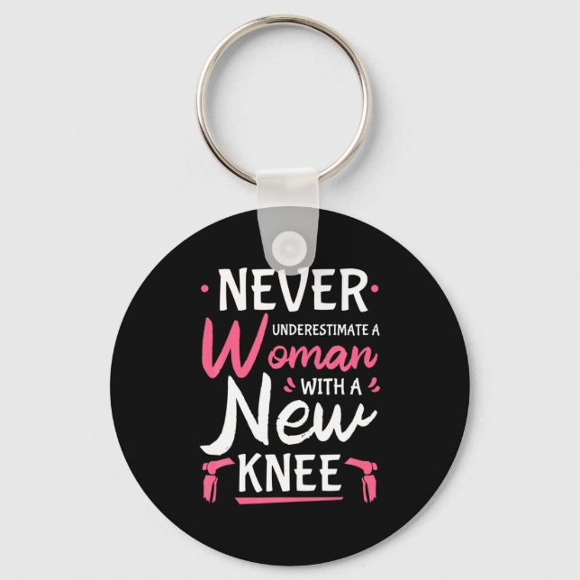 Chaveiro Never Underestimate A Women New Knee Replacement S (Frente)