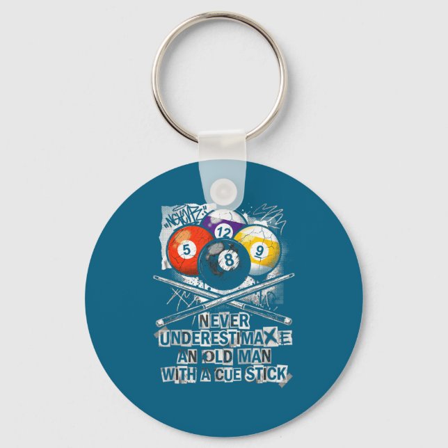 Chaveiro Never Underestimate Old Man With A Cue Stick Billi (Frente)