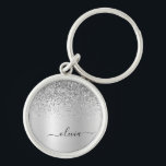 Chaveiro Nome do Monograma do Glam Metal Glitter de Prata<br><div class="desc">Chaveiros com nomes De Monograma (Cadeia-Chave) De Folha De Silver Faux Folhas Metálicas Sparkle Glitter Brugado Metal Monograma (Cadeia-Chave). Isto faz o doce e perfeito aniversário de 16 anos, casamento, chá de panela, aniversário, chá de fraldas ou festa de solteira presente para alguém que ama luxo de luxo e estilos...</div>