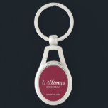 Chaveiro Nome do Padrinho de casamento Personalizado do Scr<br><div class="desc">Presentes personalizados de Padrinho de casamento com nome de padrinho de casamento personalizado no estilo de letra branco do script moderno com título e data de casamento no estilo de letra sans serif moderno em fundo vermelho burgundy. Perfeito também para o melhor homem, pai da noiva, dama de honra, madrinha...</div>