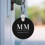 Chaveiro Nome minimalista das iniciais do monograma branco<br><div class="desc">Fundo preto e texto branco. Personalize e adicione suas iniciais e nome do monograma. Para ele e para ela.</div>