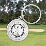 Chaveiro Nome Personalizado do Clube Golf Data Estabelecida<br><div class="desc">Apresentando um clássico clube de golfe cruzado e design de bola de golfe, e uma fronteira de efeito de selo envelhecido, estas cadeias-chave são ideais para todos os clubes de golfe e membros do clube de golfe. Personalizar com o nome do membro do clube, o nome do clube de golfe...</div>