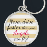 Chaveiro Nunca conduza mais rapidamente do que os anjos<br><div class="desc">Esta corrente chave em um lembrete doce a alguém que você ama conduzir o cofre forte.</div>