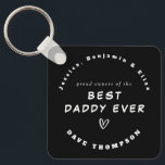 Chaveiro O melhor Pai de todos os nomes personalizados Chav<br><div class="desc">O Melhor Pai De Nomes Personalizados De Branco Negro. Um presente para o coração de pai quente para Dia de os pais, aniversário, Natal ou qualquer ocasião. Totalmente personalizável. Nomes de crianças, e palavras de orgulho donos do melhor pai de sempre que você quiser, e nome de pai para um...</div>