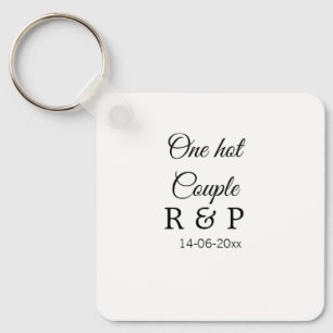 Chaveiro One hot add couple name initial letter text date