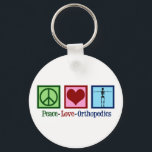 Chaveiro Ortopedista Peace Love Orthopedics Office<br><div class="desc">Ortopedia de Paz e Amor. Um presente de Natal bonito para um cirurgião ortopédico ou ortopedista que trabalha com o sistema musculosquelético e para os doentes que precisam de cirurgia ao ombro e à anca. Um sinal de paz,  coração,  e um esqueleto.</div>
