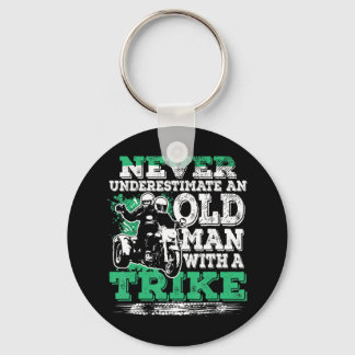 Chaveiro Os Homens Nunca Subestimam Um Velho Com Uma Viagem