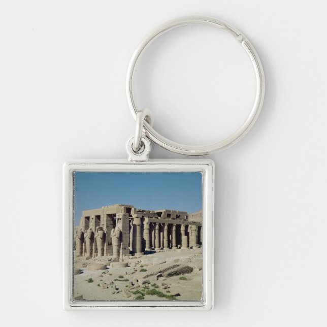 Chaveiro Osiride figura Ramesses II que flanqueiam as (Frente)