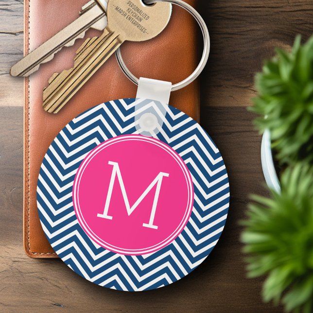 Chaveiro Padrão Chevron com Monograma - Magenta Marinho (Personalized Keychain - Add Name or Monogram)