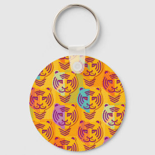 Chaveiro Padrão do Tigre sobre fundo amarelo escuro